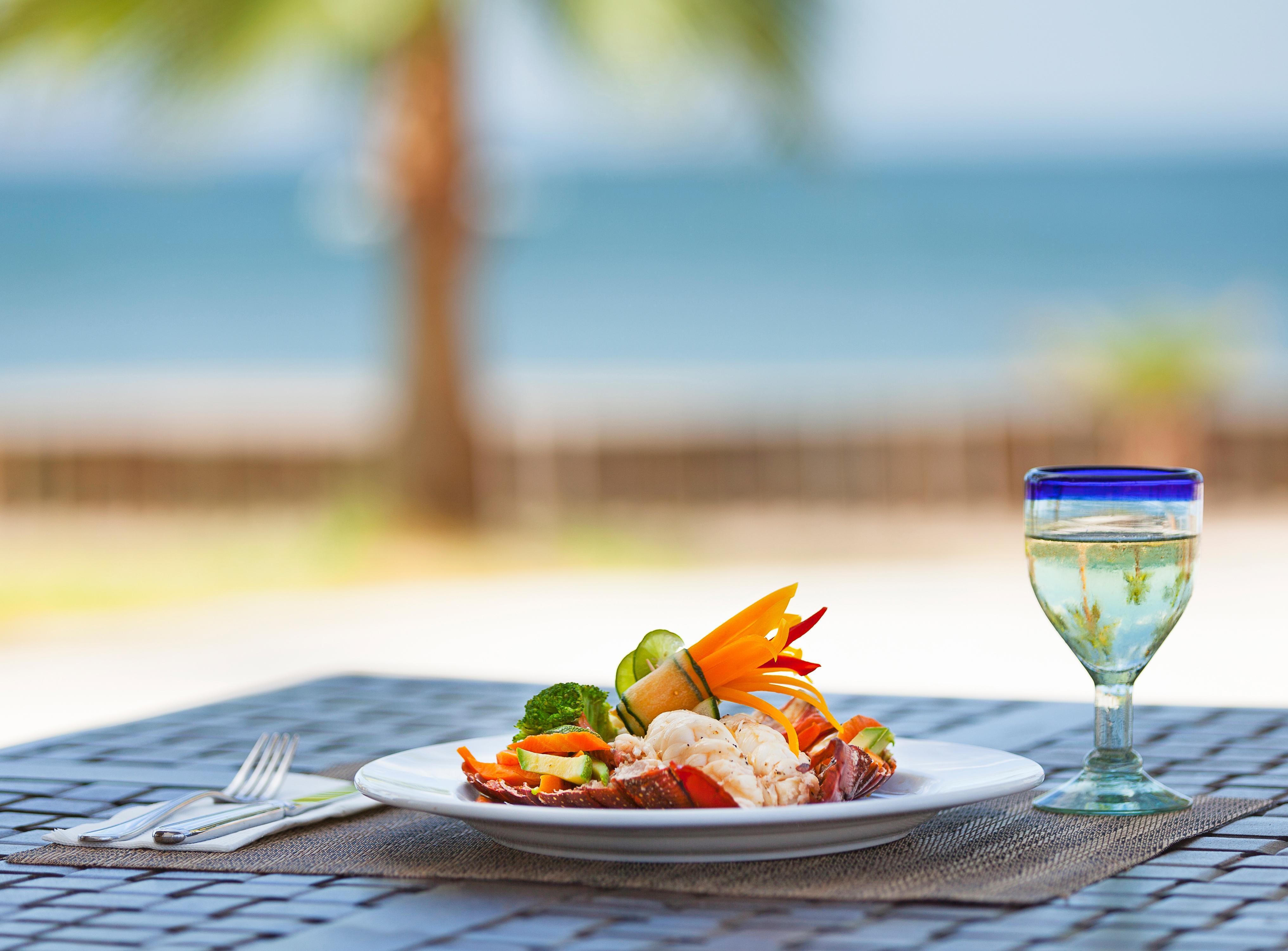 Loreto Bay Golf Resort & Spa At Baja Exterior photo A meal at a beach resort