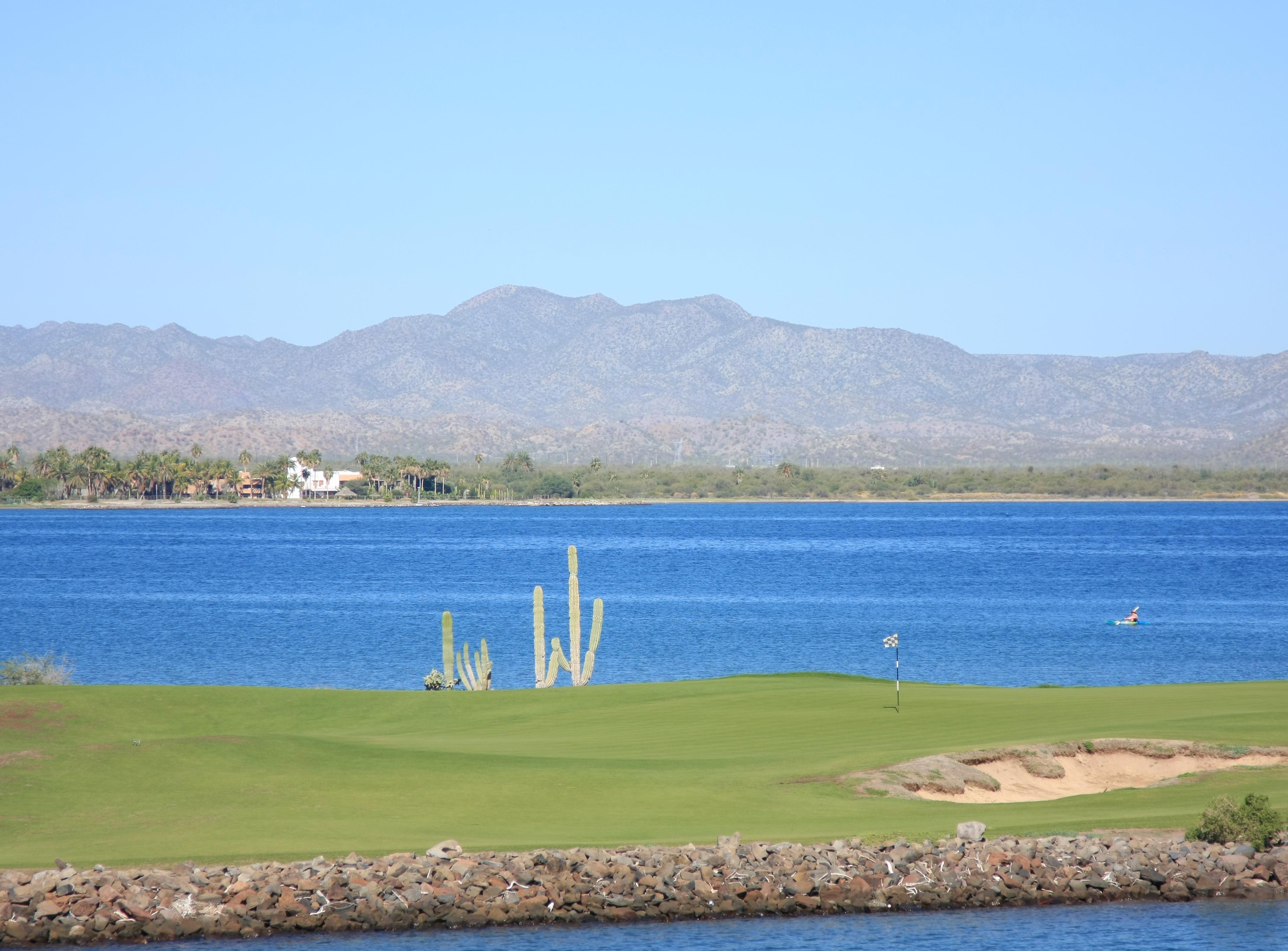Loreto Bay Golf Resort & Spa At Baja Exterior photo View of the 18th hole at Mountain Shadows