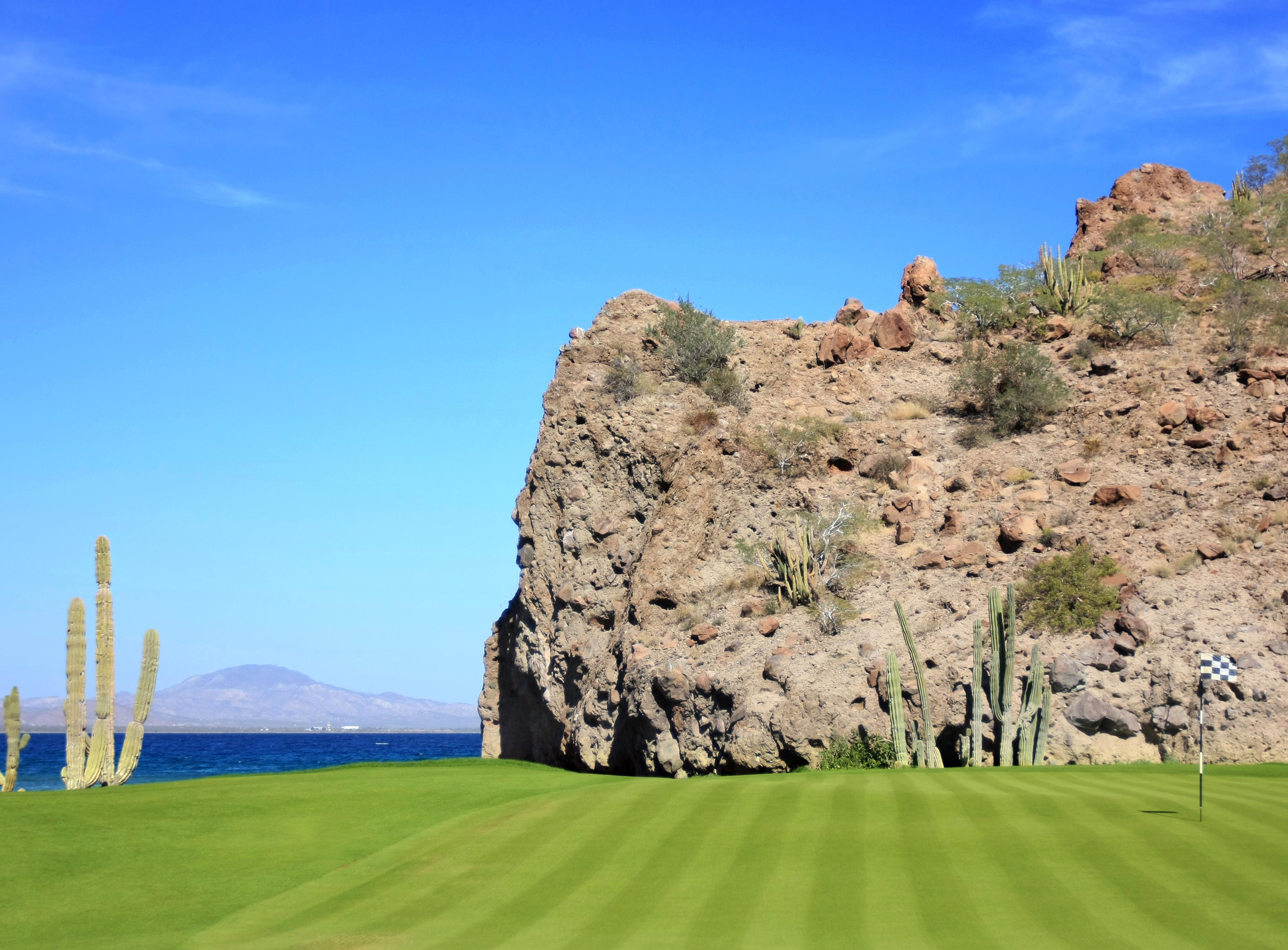 Loreto Bay Golf Resort & Spa At Baja Exterior photo The 18th hole at Mountain Shadows